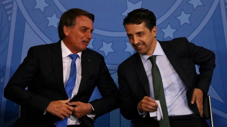 Multaran con 4 millones de euros al partido de Bolsonaro por querer invalidar las elecciones
