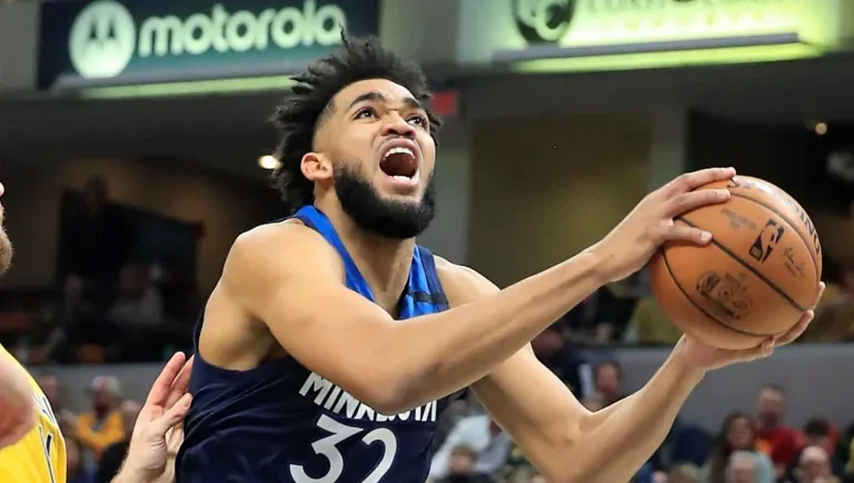 Towns marca 25 con 12 rebotes en la derrota de los Timberwolves