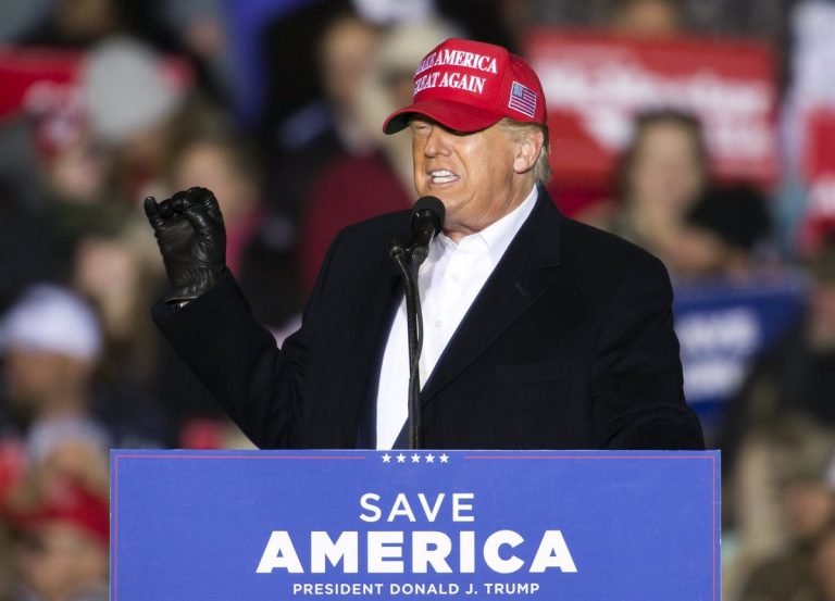 Trump arremete de nuevo contra DeSantis por haber cerrado «incluso las playas» de Florida durante la pandemia