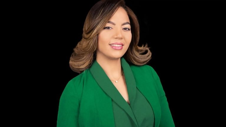 Dirigente Leandra Acosta promete educación, seguridad y limpieza a los munícipes de SDE