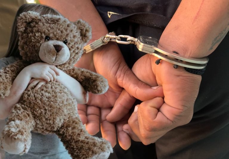 Capturan pareja buscada con orden de arresto por abuso sexual contra una menor en SDE