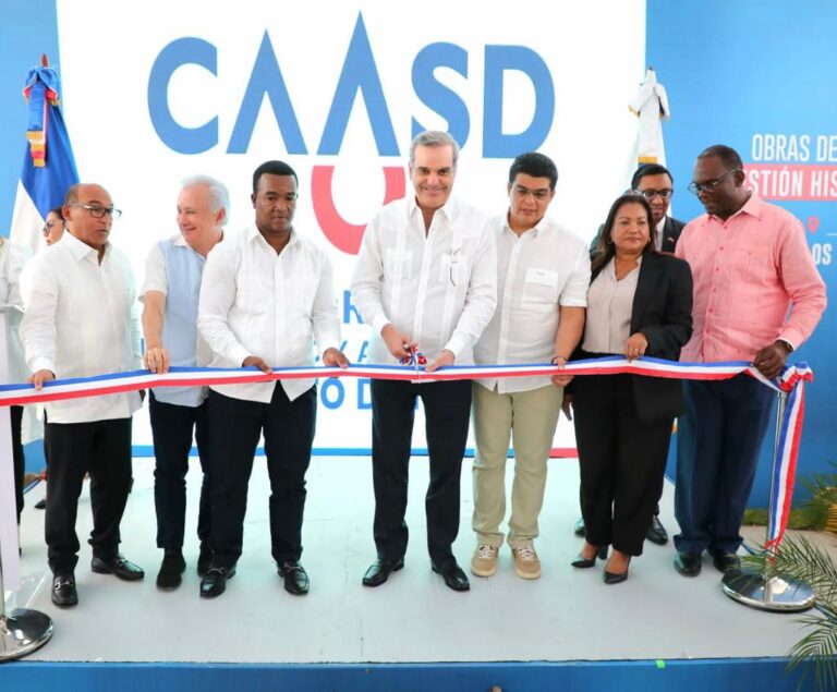 Presidente Abinader inaugura cañada saneada de Los Rieles en Pantoja