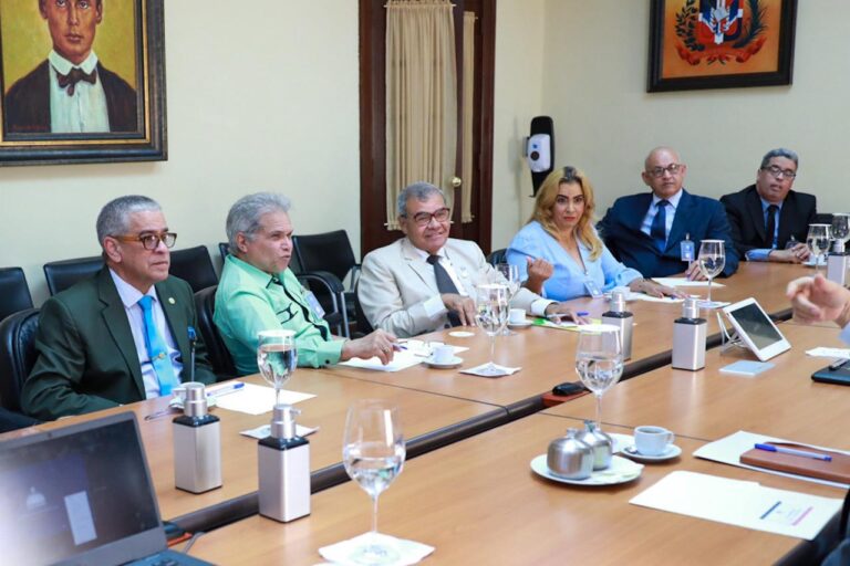 Gobierno y Colegio Médico acuerdan extender la tregua y continuar el diálogo&nbsp;