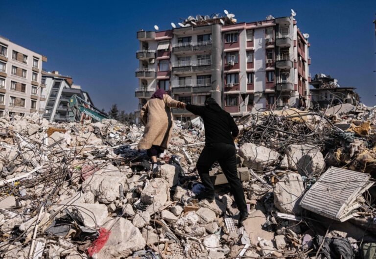 Al menos tres muertos y 700 heridos por un nuevo terremoto en Turquía y Siria