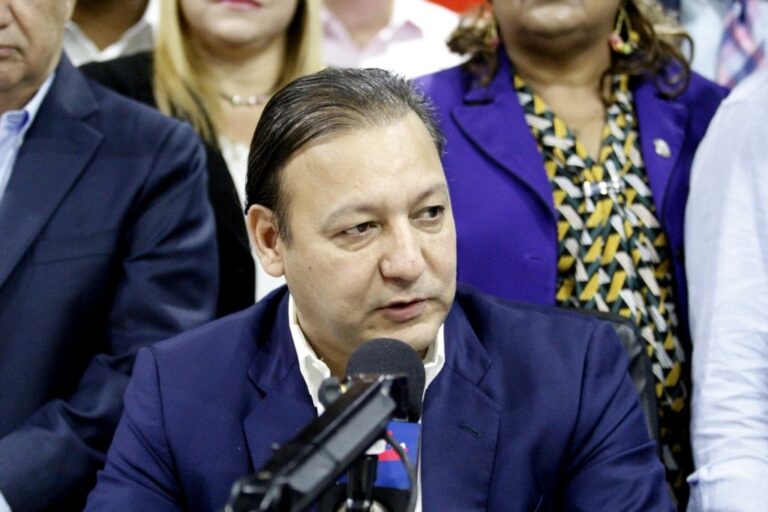 Abel Martínez atribuye salida de dirigentes del PLD a que ya no están en el Gobierno para disfrutar de decretos