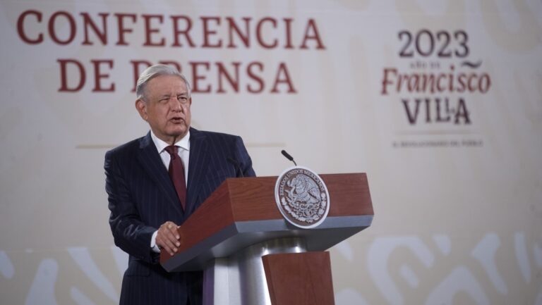 Presidente de México responsabiliza a migrantes por el incendio que mató a 39