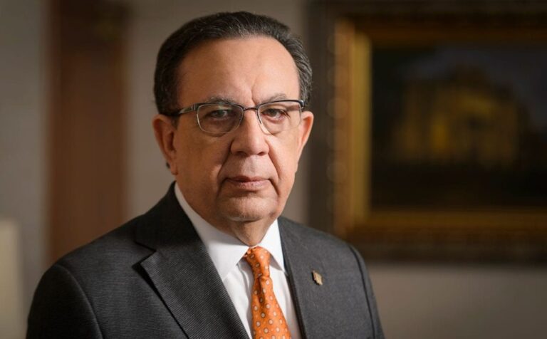 Valdez Albizu: crecimiento del sistema financiero debe combinar inclusión y reducción de la pobreza