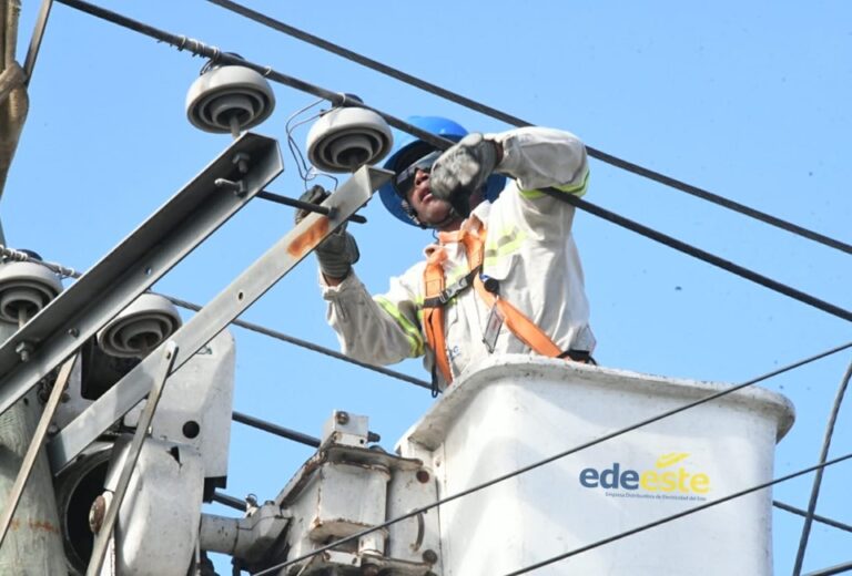 Edeeste mejora servicio energético a clientes de la Zona Colonial
