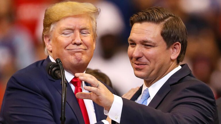 Revelan que Trump estaría examindando un dúo inesperado con DeSantis