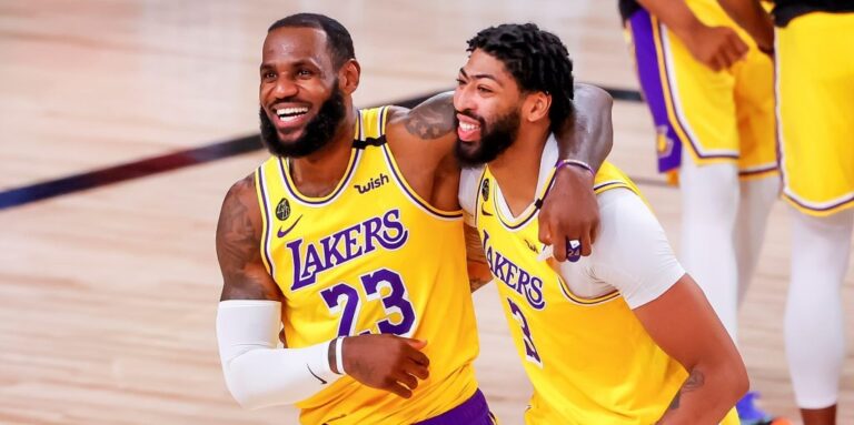 Con 30 puntos y 23 rebotes de Anthony Davis, los Lakers se llevan por delante a Golden State