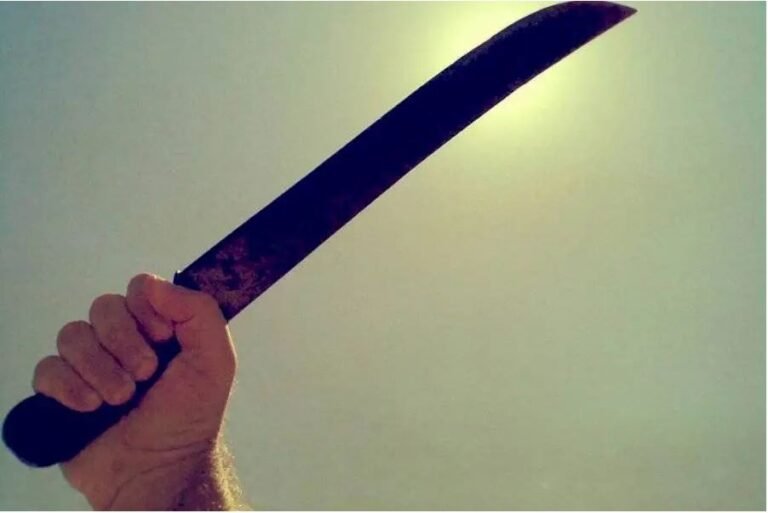 Hombre ultima de varios machetazos a su expareja en SPM