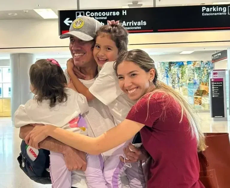Juan Guaidó después de salir huyendo se reunió con su familia