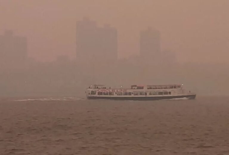 Lograron apagar incendio forestal en Nueva Jersey, pero en Canadá continúa el infierno enviando nube oscura a Nueva York