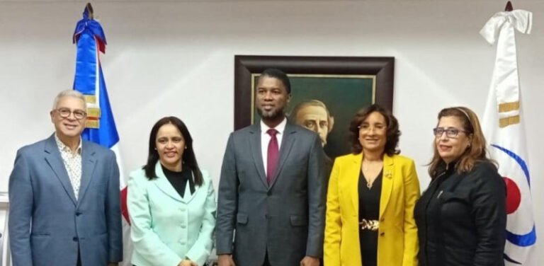 Diputados entrevistan miembros Cámara Cuentas por crisis interna