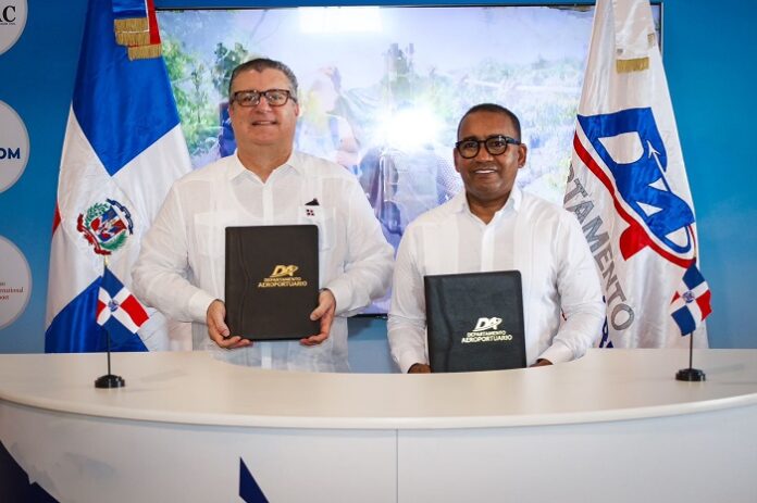 Víctor Pichardo, director del DA, y el cónsul dominicano Elías Brache