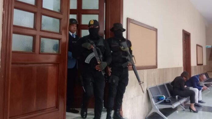 El expresidente de la DNCD, Félix Alburquerque Comprés, en una audiencia