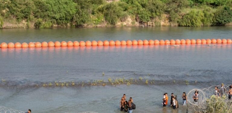 Gobernador de Texas descarta que dos muertes fueran por sus boyas en el Río Bravo