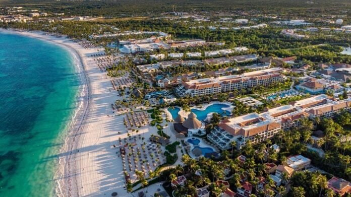 Vista panorámica de los hoteles resort de playa en Bávaro, Punta Cana, República Dominicana