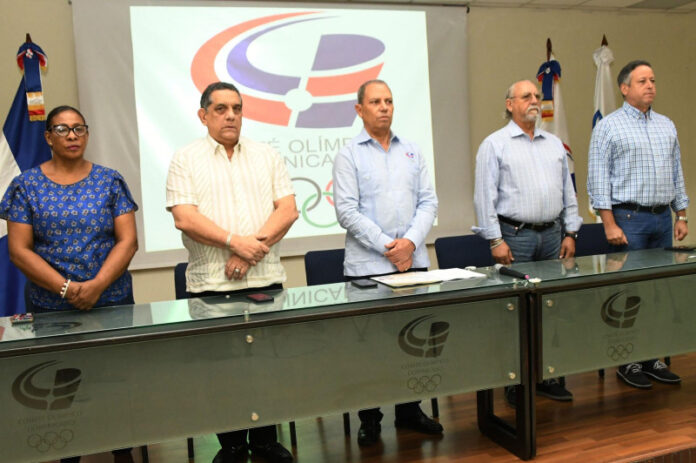 Los miembros del comité ejecutivo del COD, desde la izquierda, Dulce María Piña, Luis Chanlatte, Garibaldy Bautista, José Miguel Robiou y José Mera.FUENTE EXTERNA