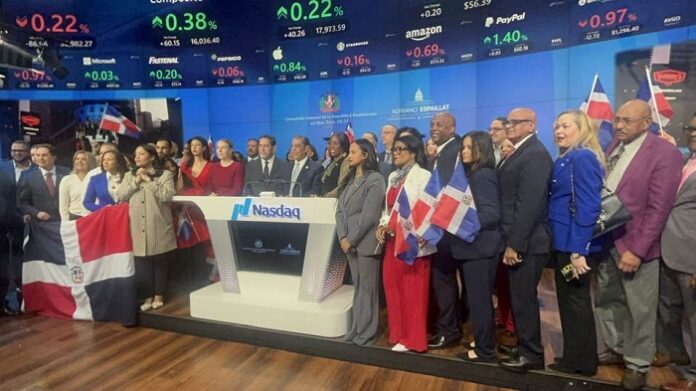 dominicanos cierran la bolsa de valores NASDAQ