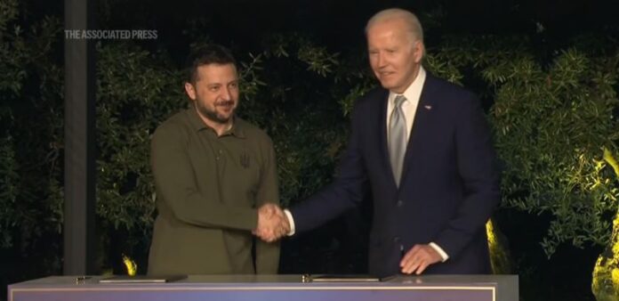 El presidente Joe Biden y el presidente ucraniano Volodymyr Zelenskyy