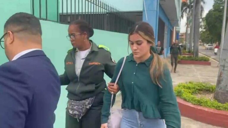 Interrogan venezolana por muerte del hijo de Julio César de la Rosa