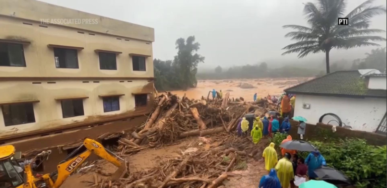Aumentan a 151 las muertes en deslizamientos de tierra en el sur de la India
