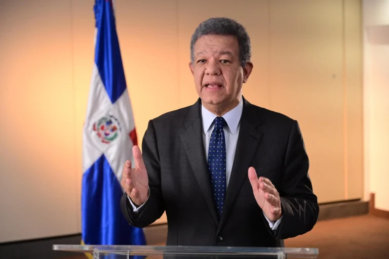 Leonel acusa de incoherente al gobierno del PRM: van más de 400 mil visas a haitianos en lo que va del 2024 pese a cierre de consulados