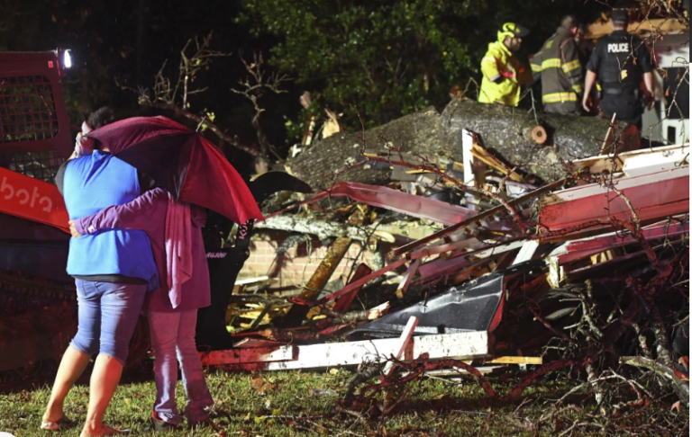 Tornados azotan Texas y Mississippi; hay 2 muertos y 6 heridos