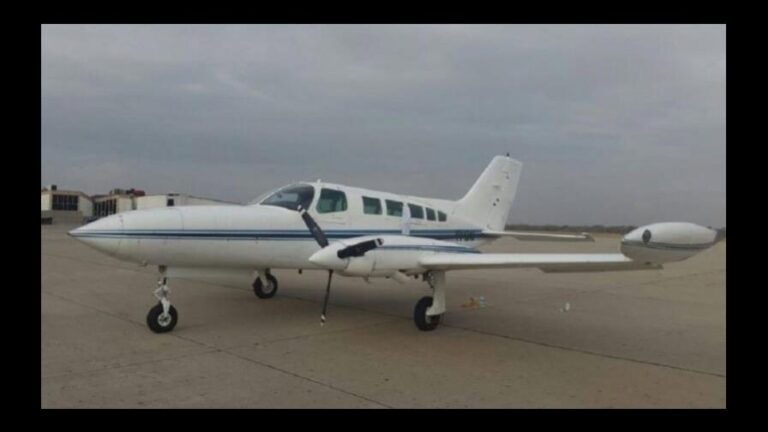 Avión con 10 personas a bordo desaparece en Colombia