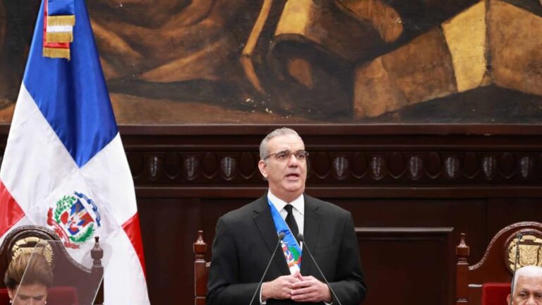 Abinader anuncia que dará apoyo económico a niños huérfanos por feminicidios
