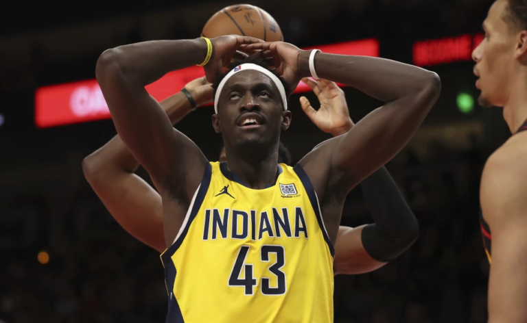 NBA multa a Pascal Siakam con 25.000 por confrontar a árbitros