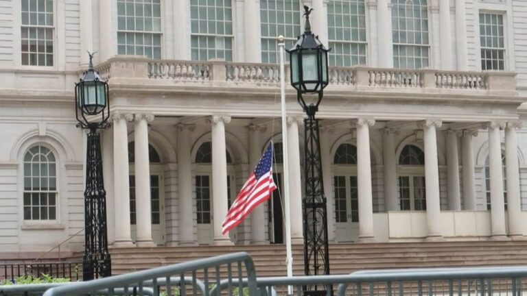 Banderas de NY colocadas a media asta en honor a víctimas de Jet Set