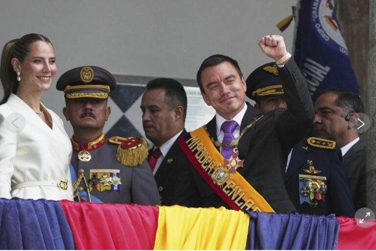 Noboa juramenta para un segundo mandato en Ecuador; promete una base sólida para el crecimiento