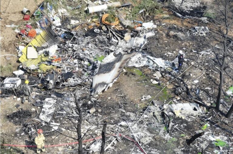 Avión de patrulla de la Marina surcoreana se estrella en el sur del país y causa cuatro muertos