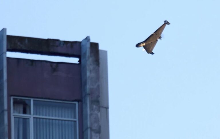 Un dron ucraniano golpea una fábrica en Rusia tras un récord de ataques rusos con drones en junio