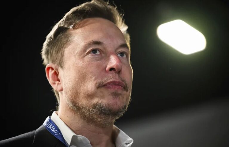 Firma de IA de Musk elimina publicaciones inapropiadas tras comentarios antisemitas de chatbot Grok