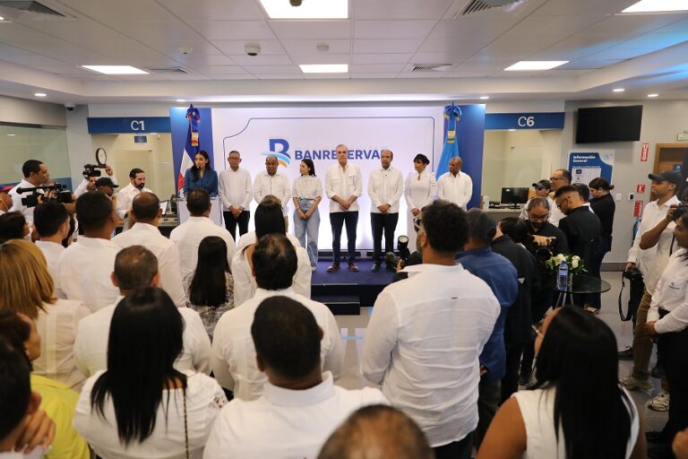 Abinader inaugura línea de transmisión de 345 kV y una subestación eléctrica en Manzanillo