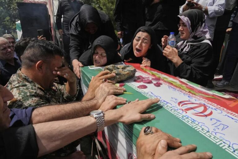 El gobierno de Irán afirma que al menos 1.060 personas murieron en la guerra con Israel