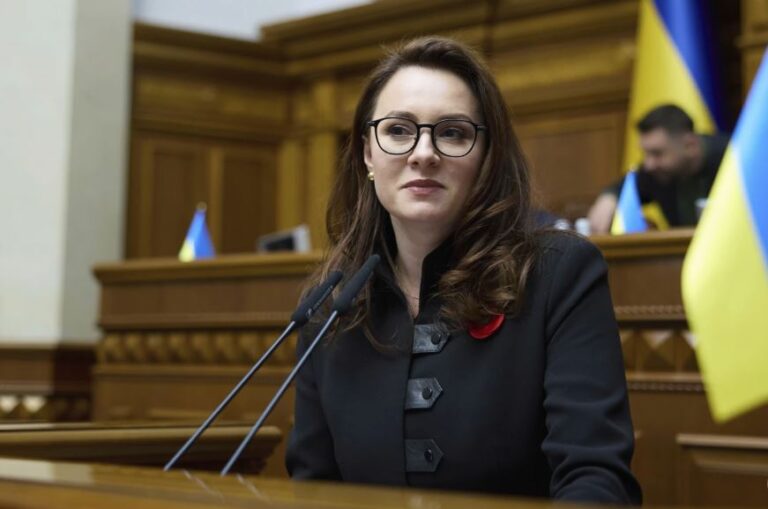 Zelenskyy reorganiza el gobierno y nombra nueva primera ministra para revitalizar el esfuerzo bélico