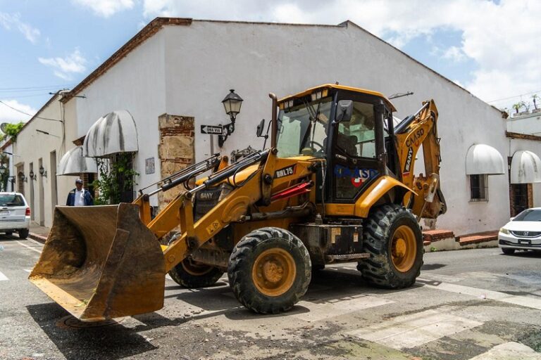 CAASD soluciona avería en tubería de aguas residuales en la Ciudad Colonial
