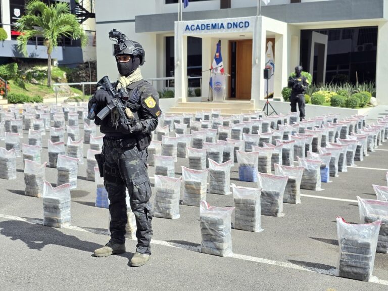 DNCD interviene lancha con más de 1.5 toneladas presumiblemente de cocaína
