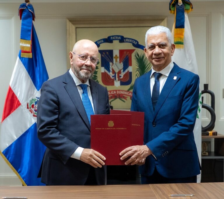 Senado firma convenio de colaboración interinstitucional con UNICARIBE