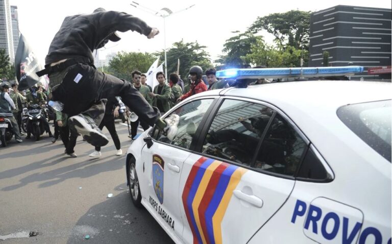 Crece la tensión en Indonesia por protestas contra la policía en varias ciudades