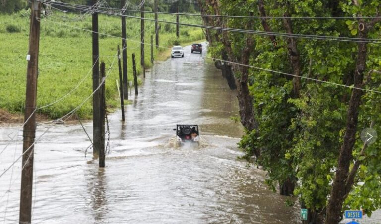 El huracán Erin se debilita a categoría 3 mientras los meteorólogos advierten sobre el rápido crecimiento de la tormenta