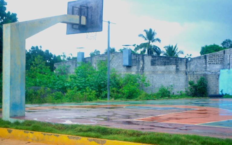 Exalcalde Marcial Reyes lamenta abandono de obras y deterioro urbano en La Caleta,