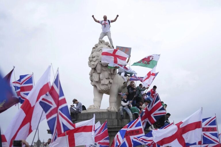 Políticos británicos condenan los comentarios de Elon Musk en marcha antiinmigrantes