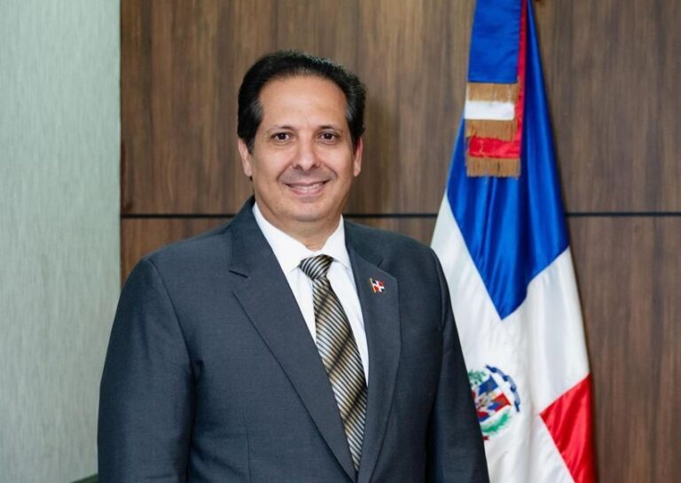 Ministro de Salud viaja a Colombia para participar en el «Diálogo Regional de Política del BID 2025»