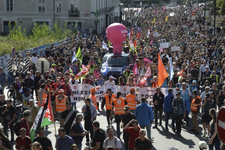 Huelgas y protestas en Francia enfrentan a las calles contra Macron y su nuevo primer ministro