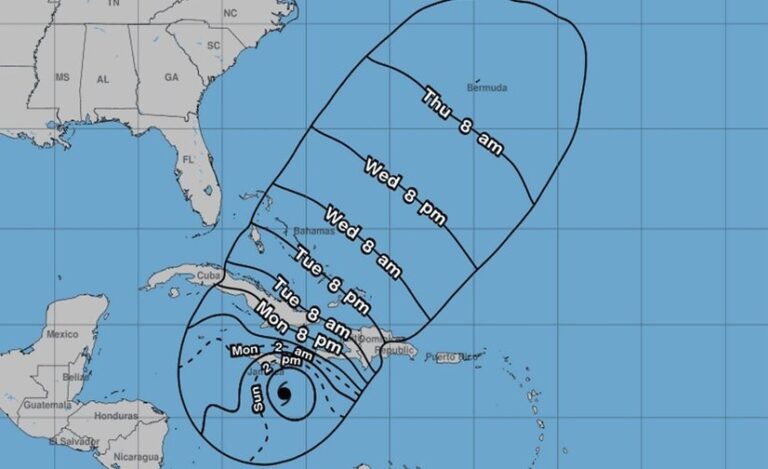 Melissa se convierte en un poderoso huracán categoría 4 , según el NHC